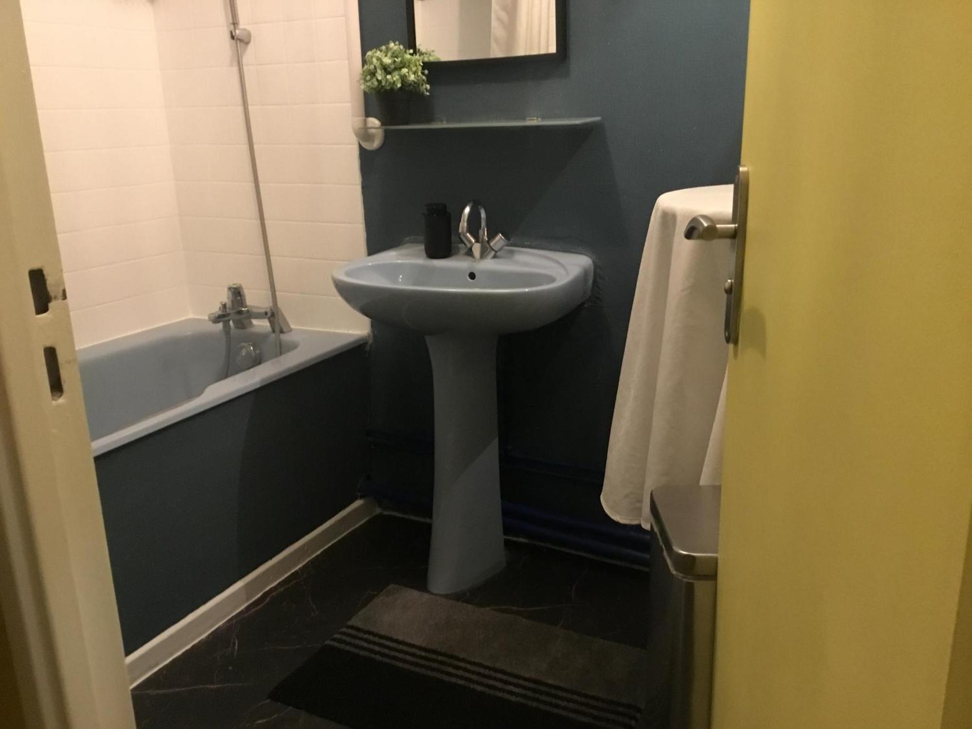 Just For Sleep-Daily Stay 20H To 10H Apres Votre Arrivee Dans Le Batiment D'Entree, Contact I'Hote Via Le Message Ici De Reservation Pour L'Enregistrement I'Entree Dans La Propriete Sans I'Approbation Est Interdite-Resevation D'Un Tiers Est Inaccepta Бобини Екстериор снимка