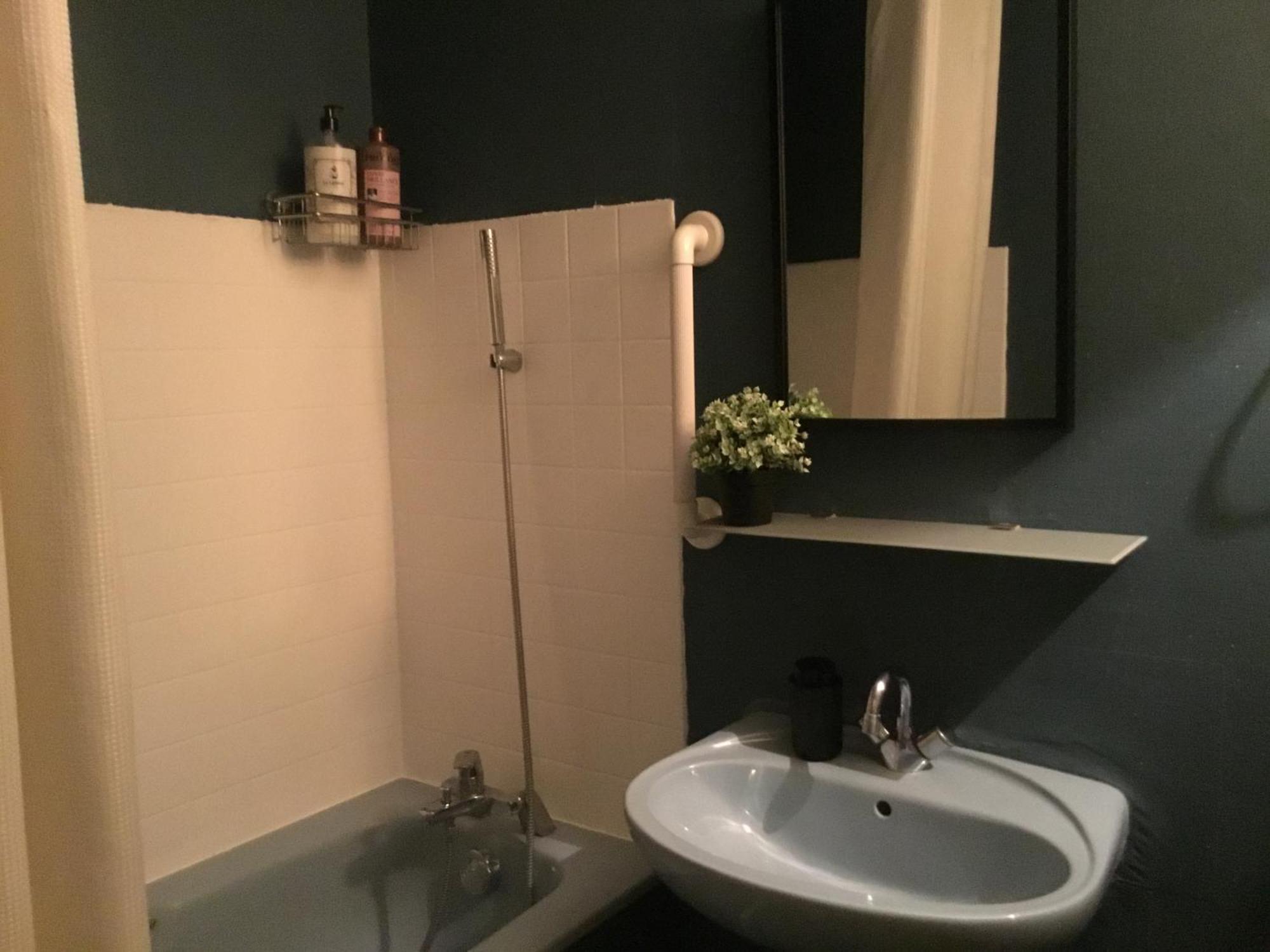 Just For Sleep-Daily Stay 20H To 10H Apres Votre Arrivee Dans Le Batiment D'Entree, Contact I'Hote Via Le Message Ici De Reservation Pour L'Enregistrement I'Entree Dans La Propriete Sans I'Approbation Est Interdite-Resevation D'Un Tiers Est Inaccepta Бобини Екстериор снимка